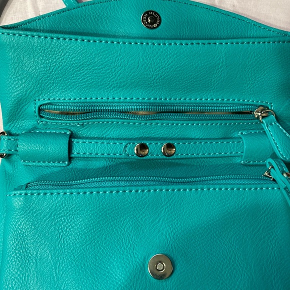 Nine West shoulder & wristlet purse NWT - Picture 3 of 5